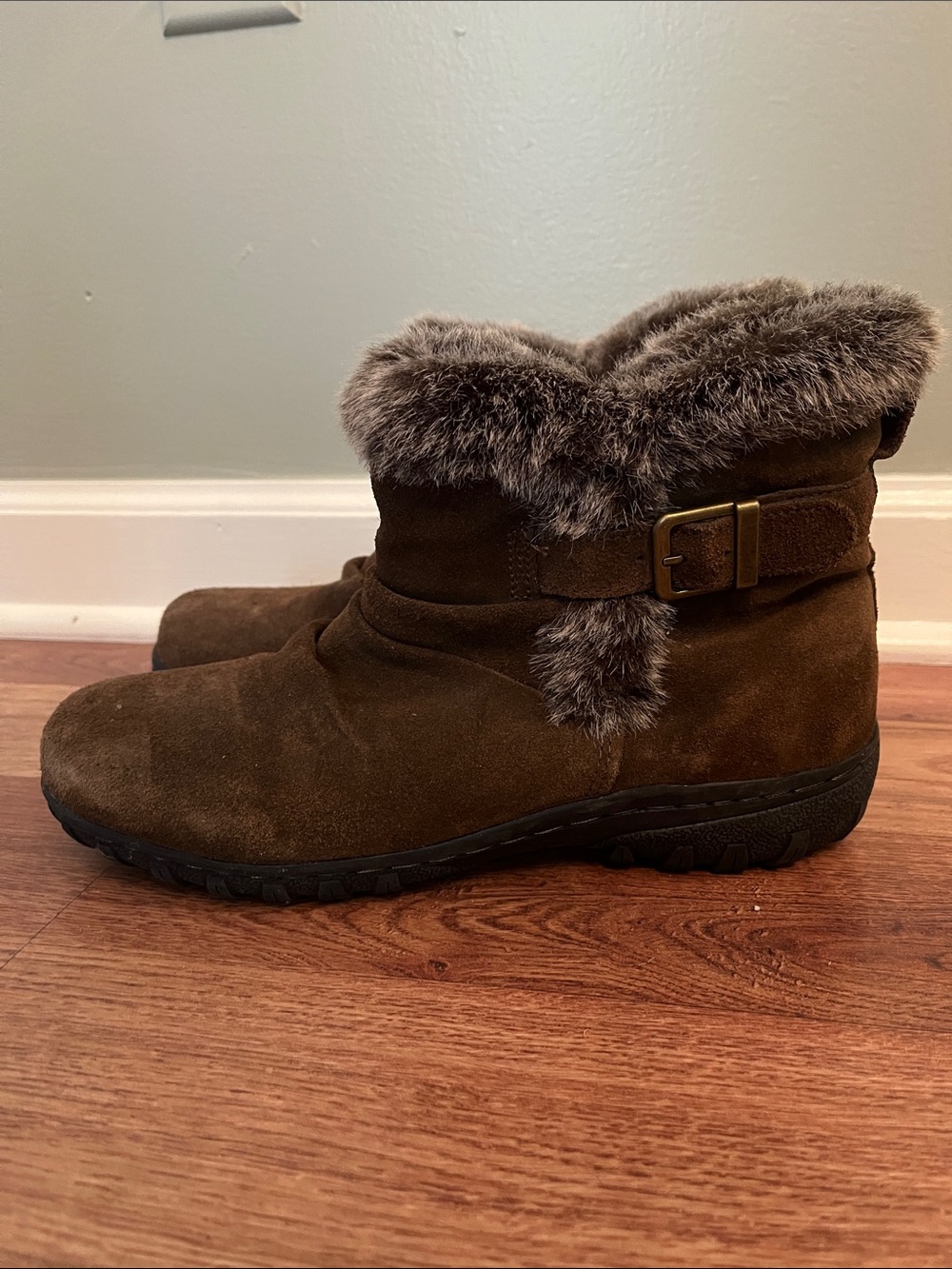 Khombu Women's Brown Suede Faux Fur Ankle Boots